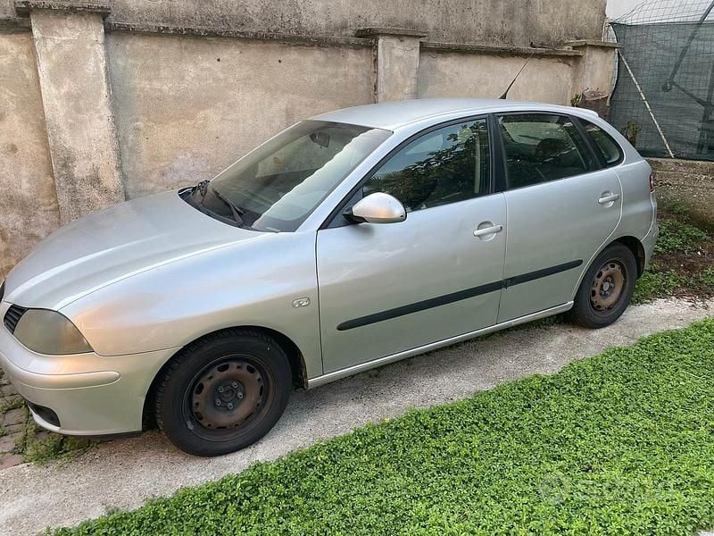 Usata Seat Ibiza 75 CV (55 kW) 2003 Grigio Utilitaria