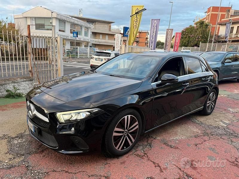 Nero Usata 2019 Mercedes A180 Tre volumi | 17.700 € (Ottimo prezzo) - Immagine 1/4