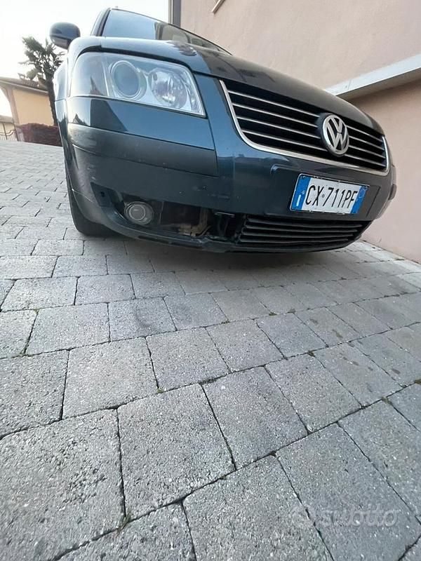 Usata VW Passat Highline 131 CV (96 kW) 2005 Blu Station wagon