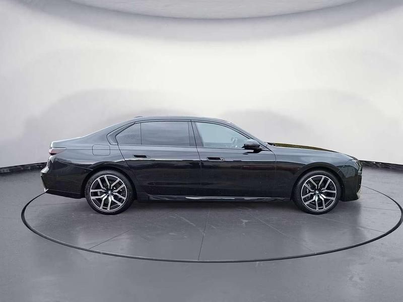 Usata BMW 740 M Sport 286 CV (210 kW) 2025 Saphirschwarz metallic Berlina
