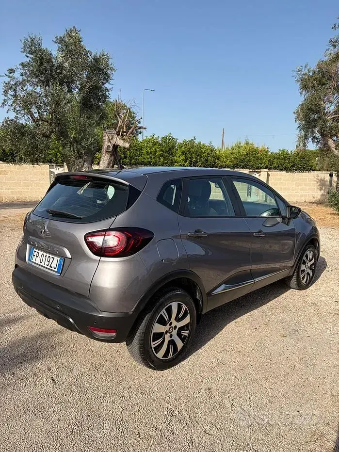 Usata Renault Captur 90 CV (66 kW) 2018 Grigio SUV