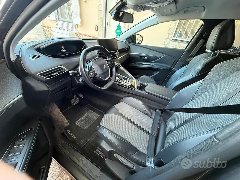 Usata Peugeot 3008 Allure 131 CV (96 kW) 2022 Grigio SUV