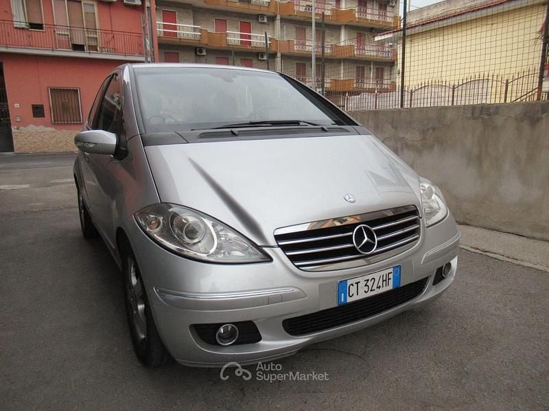 Grigio Usata 2004 Mercedes A180 Avantgarde Tre volumi | 2100 € (Buon prezzo) - Immagine 1/4