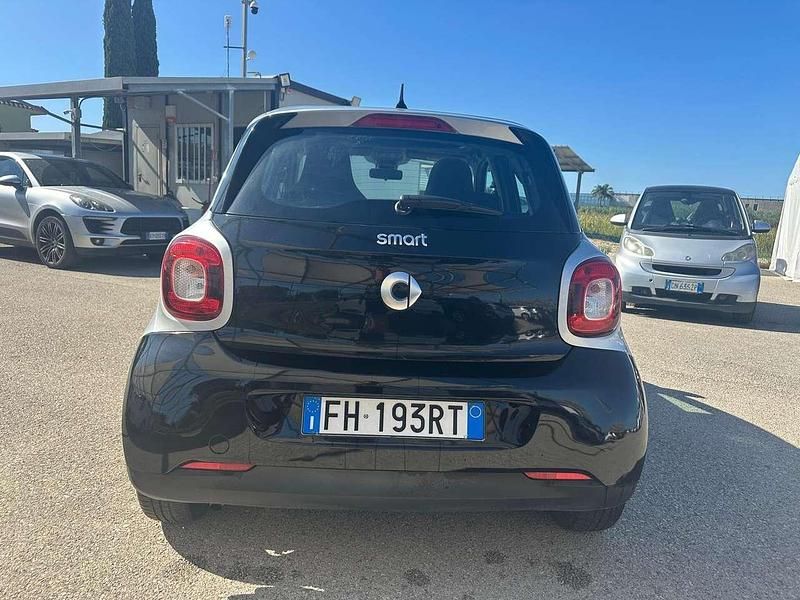 Usata Smart ForFour Prime 71 CV (52 kW) 2016 Nero Utilitaria