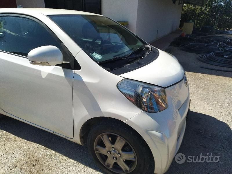 Usata Toyota iQ 98 CV (72 kW) 2011 Bianco Utilitaria