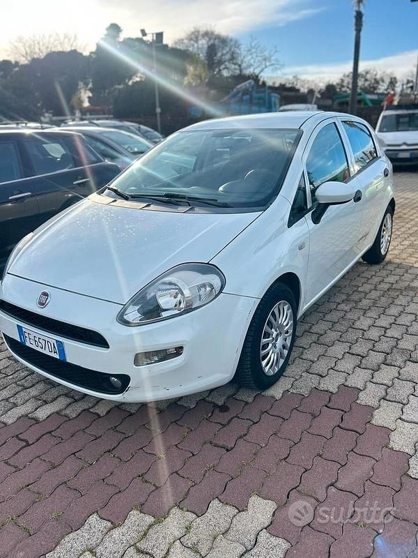 Usata Fiat Punto Lounge 85 CV (62 kW) 2016 Bianco Utilitaria