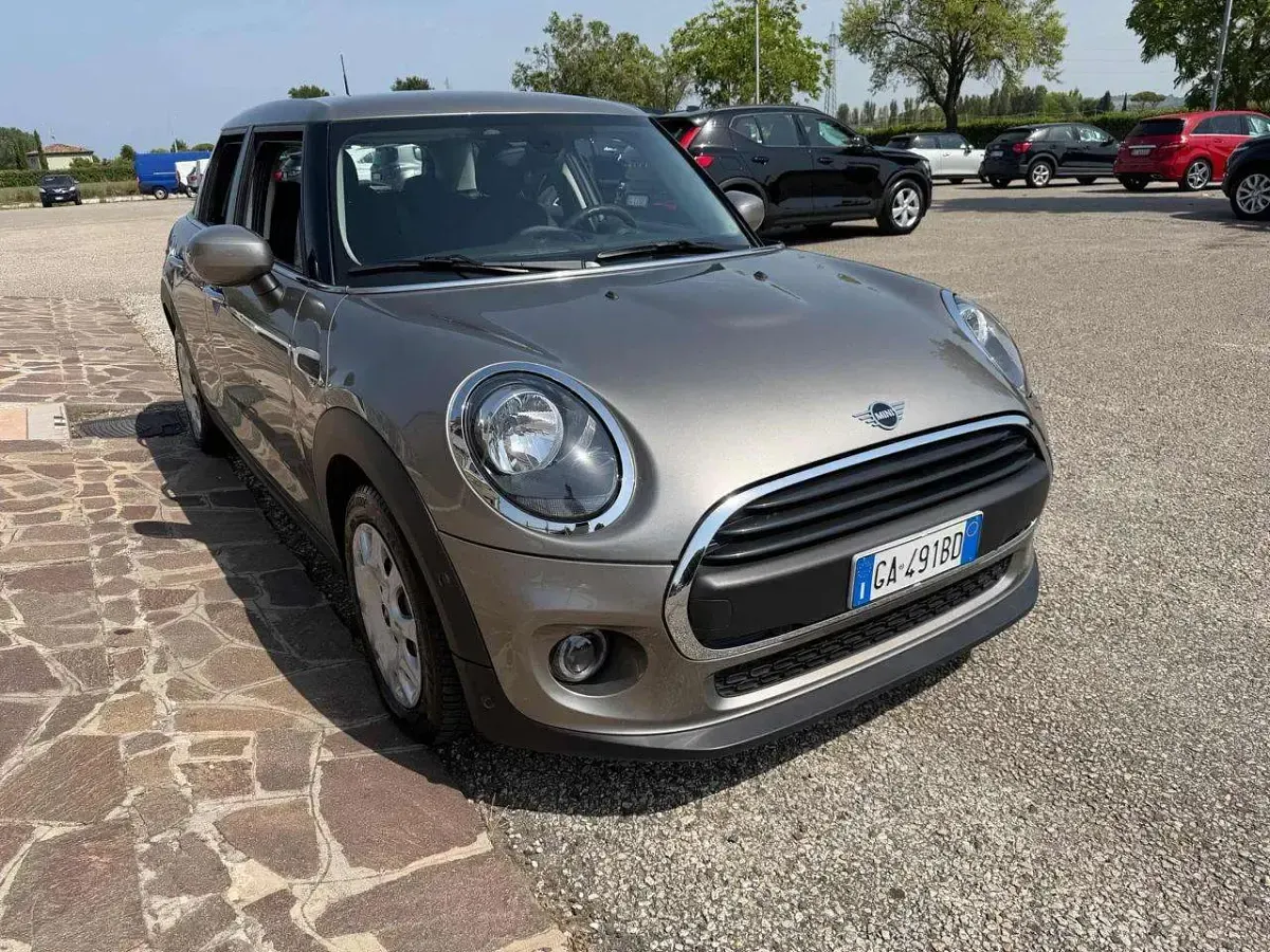 Usata Mini ONE 75 CV (55 kW) 2020 Antracite Utilitaria