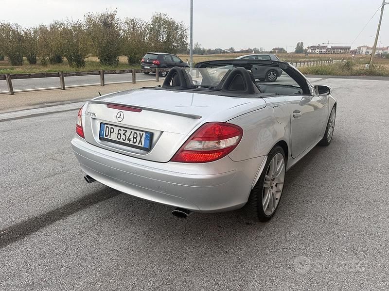 Usata Mercedes SLK200 AMG 184 CV (135 kW) 2008 Argento Cabrio