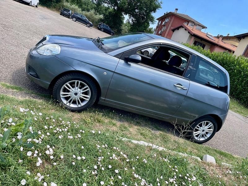Usata Lancia Ypsilon 75 CV (55 kW) 2008 Grigio Utilitaria