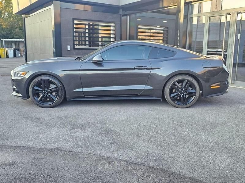 Usata Ford Mustang Premium 317 CV (233 kW) 2017 Grigio Coupé