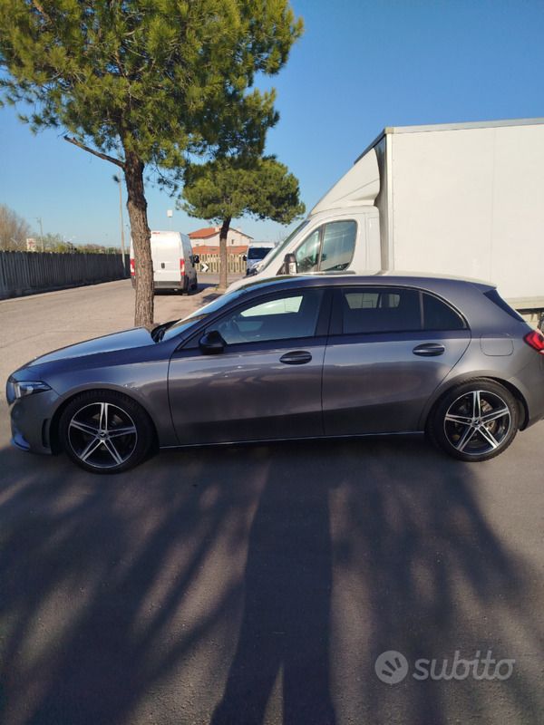 Usata Mercedes A180 Executive 116 CV (85 kW) 2019 Grigio Berlina