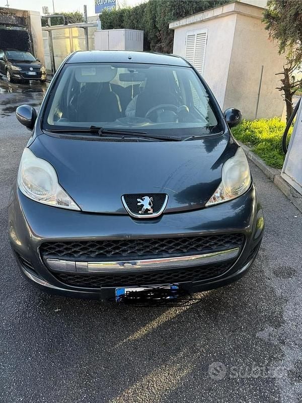 Grigio Usata 2009 Peugeot 107 Due volumi | 2200 € (Super prezzo) - Immagine 1/4