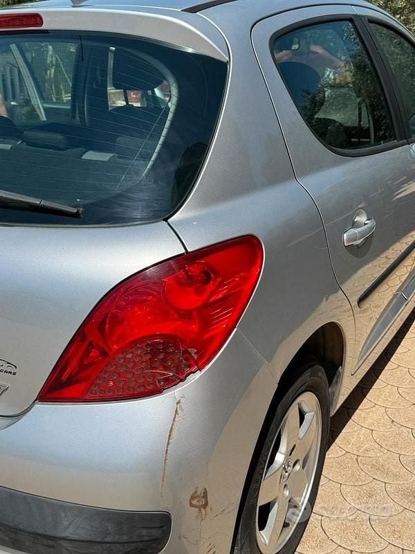 Usata Peugeot 207 88 CV (64 kW) 2009 Grigio Utilitaria