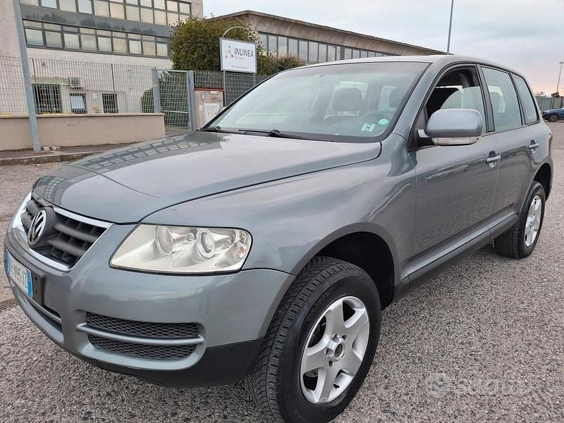 Begagnad VW Touareg Exclusive 174 HK (127 kW) 2006 Grå SUV