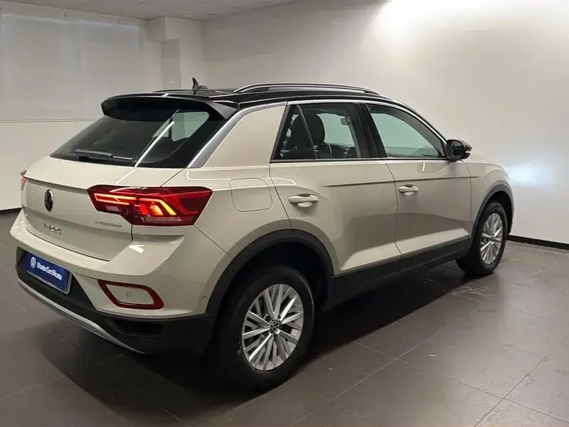 Usata VW T-Roc Life 110 CV (80 kW) 2023 Grigio SUV