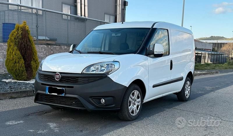 Usata Fiat Doblò 105 CV (77 kW) 2015 Bianco Monovolume