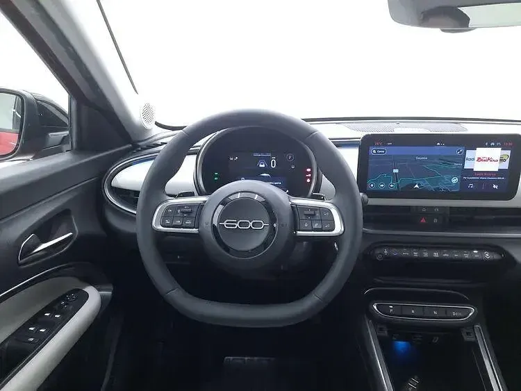 Begagnad Fiat 600 La Prima 135 HK (99 kW) 2025 Röd SUV