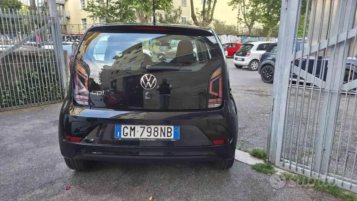 Usata VW up! Beats 65 CV (47 kW) 2023 Nero Utilitaria