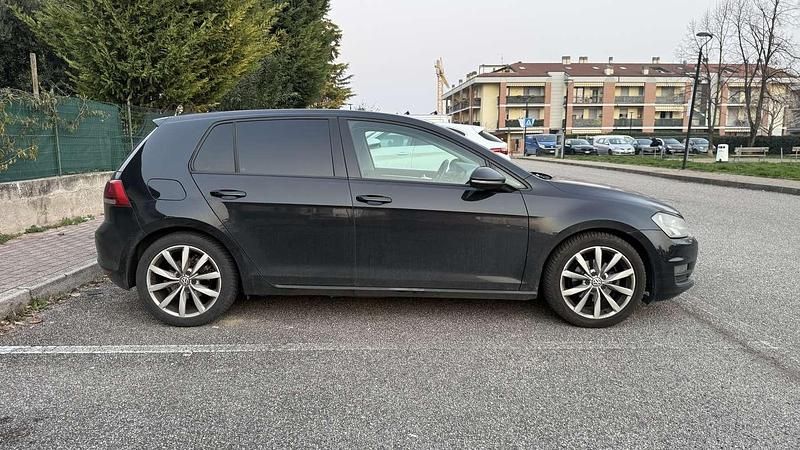 Usata VW Golf VII Highline 105 CV (77 kW) 2014 Berlina