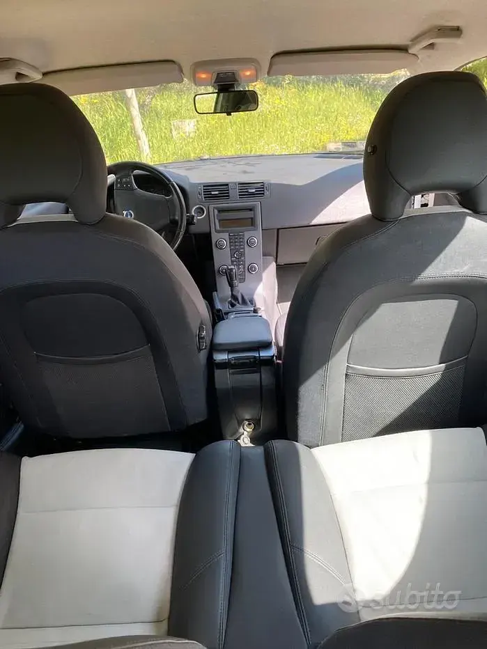 Usata Volvo C30 109 CV (80 kW) 2009 Bianco Utilitaria