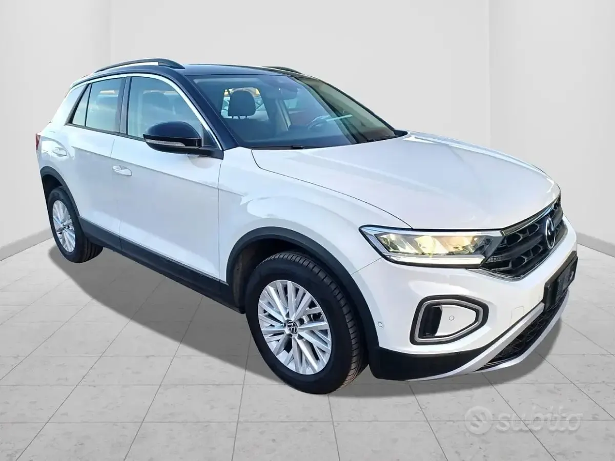 Usata VW T-Roc Life 116 CV (85 kW) 2024 Bianco SUV