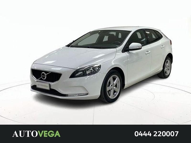 Usata Volvo V40 Momentum 120 CV (88 kW) 2018 Vari colori / pastello Berlina