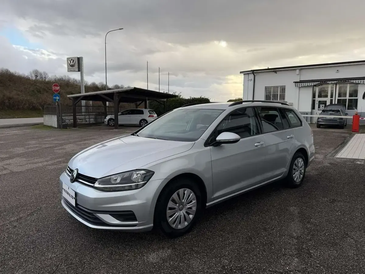 Brugt VW Golf VIII Trendline 116 HK (85 kW) 2021 Sølv Stationcar