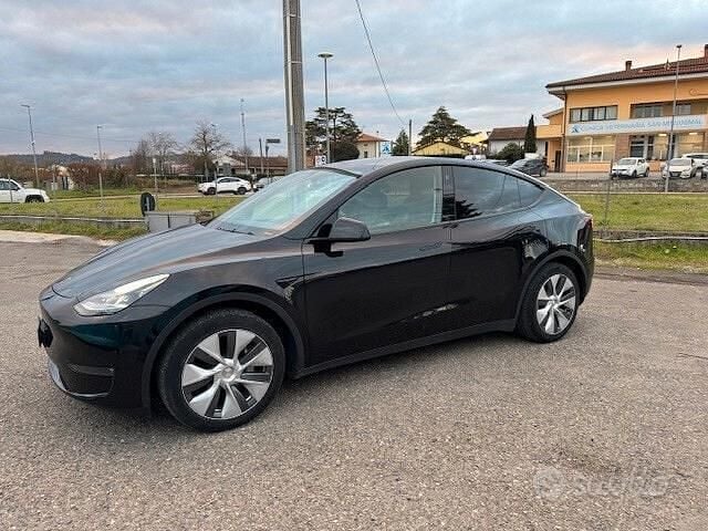 Usata Tesla Model Y Long Range AWD 378 kW (514 CV) 2023 Nero SUV