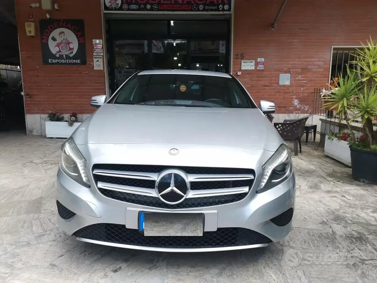 Usata Mercedes A180 Executive 109 CV (80 kW) 2015 Grigio Utilitaria