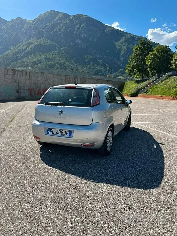 Usata Fiat Punto 69 CV (50 kW) 2017 Grigio Utilitaria