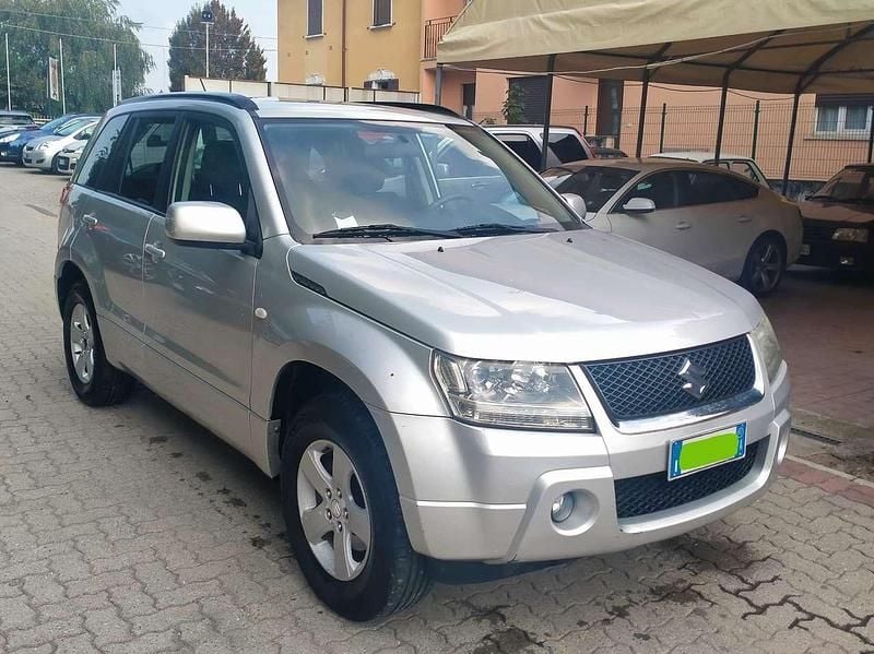 Usata Suzuki Grand Vitara 129 CV (94 kW) 2010 Argento SUV