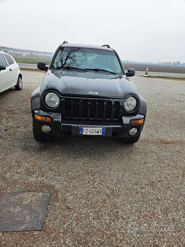 Usata Jeep Cherokee 150 CV (110 kW) 2004 Nero SUV