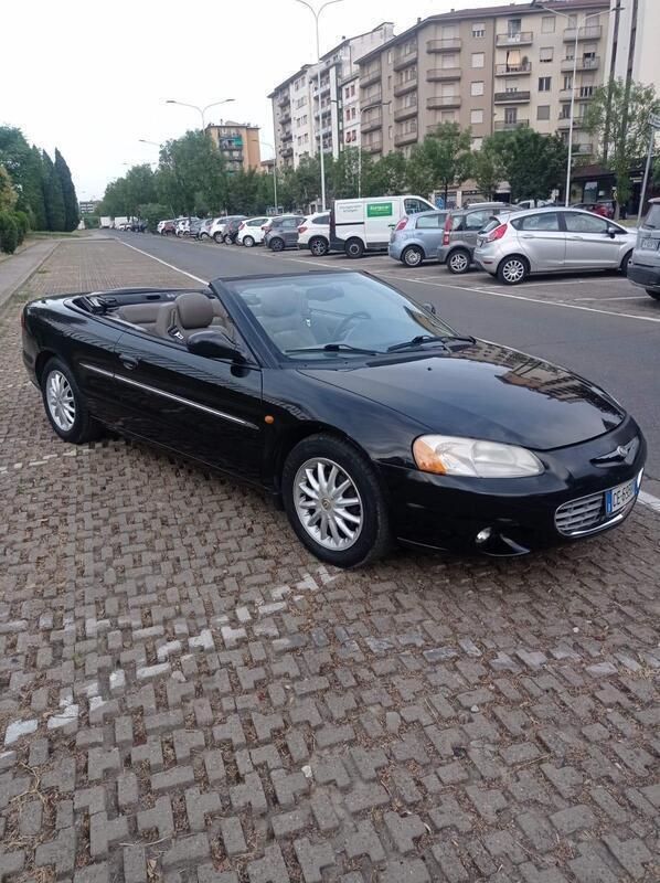Nero Usata 2002 Chrysler Sebring Tre volumi | 3500 € - Immagine 1/4
