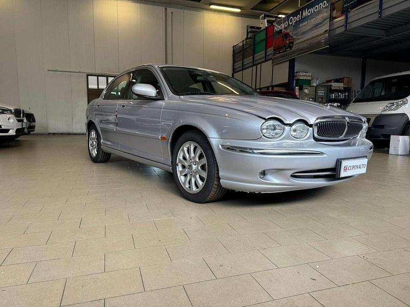Usata Jaguar X-type Executive 196 CV (144 kW) 2001 Argento Berlina