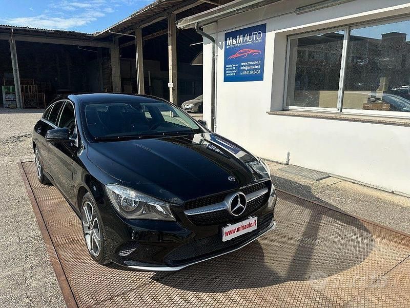 Usata Mercedes CLA200 Business 136 CV (100 kW) 2018 Nero Station wagon