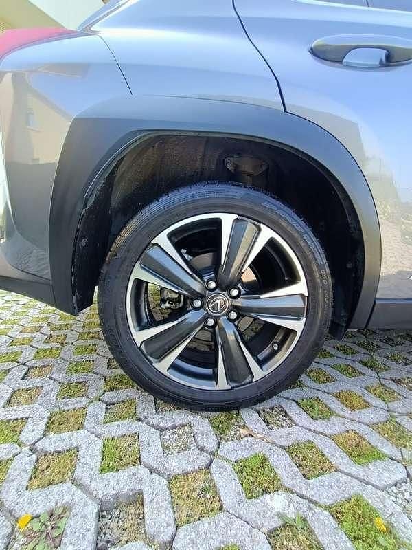Usata Lexus UX 250h 184 CV (135 kW) 2019 Grigio SUV