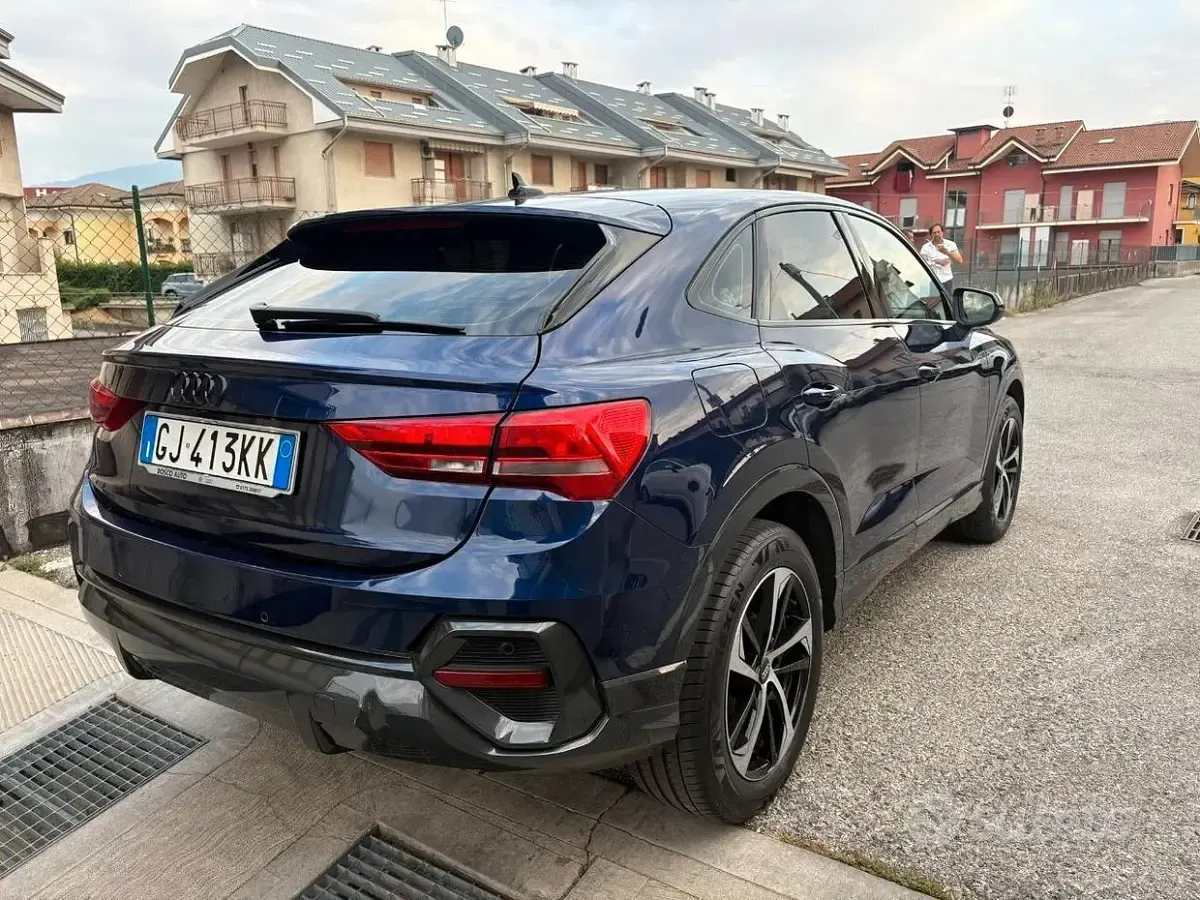 Usata Audi Q3 Sportback S-Line 150 CV (110 kW) 2021 Bluazzurro SUV