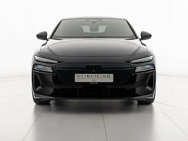 Usata Audi A6 e-tron S-Line 314 kW (428 CV) 2025 Blu plasma metallizzato Station wagon