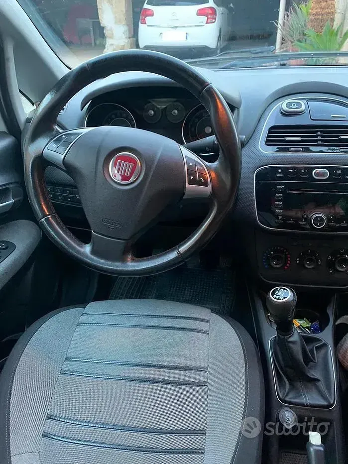 Usata Fiat Punto 75 CV (55 kW) 2010 Bianco Utilitaria