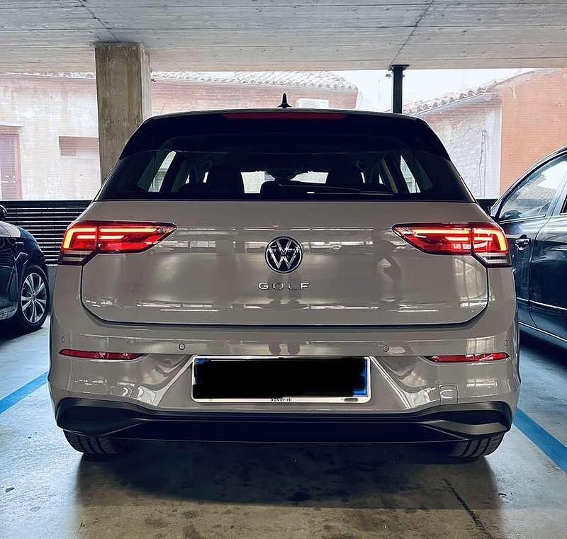 Grigio Usata 2023 VW Golf VIII Life Tre volumi | 26.000 € (Molto cara) - Immagine 1/4