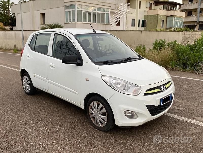 Usata Hyundai i10 70 CV (51 kW) 2012 Bianco Utilitaria