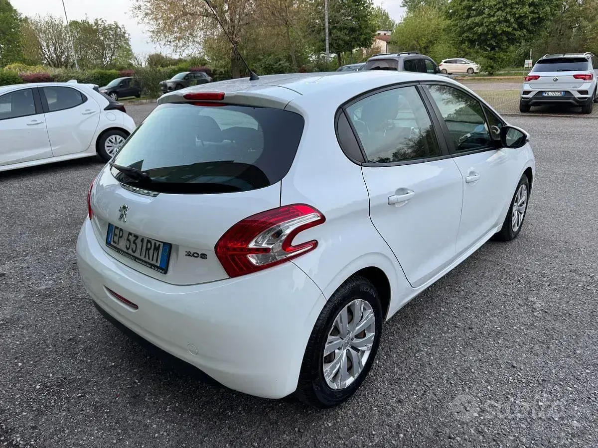 Usata Peugeot 208 Active 67 CV (49 kW) 2013 Bianco Utilitaria