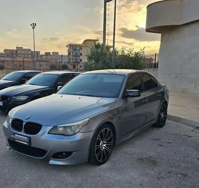 Usata BMW 530 Efficient Dynamics 218 CV (160 kW) 2003 Grigio Berlina