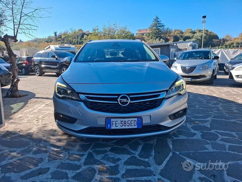 Grigio Usata 2016 Opel Astra S Tre volumi | 6700 € (Buon prezzo) - Immagine 1/4