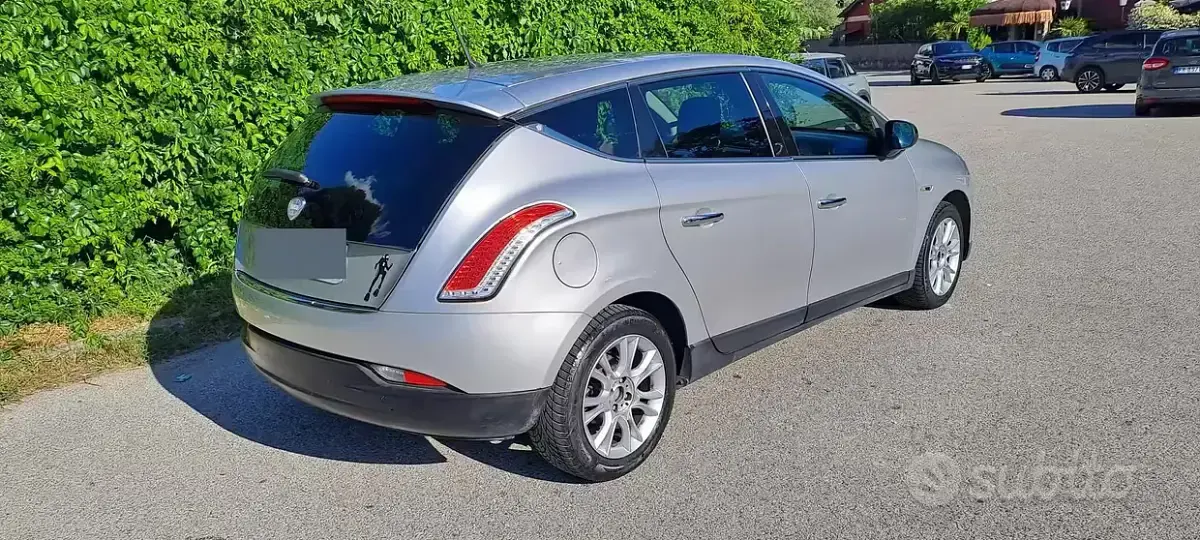 Usata Lancia Delta 120 CV (88 kW) 2009 Grigio Utilitaria