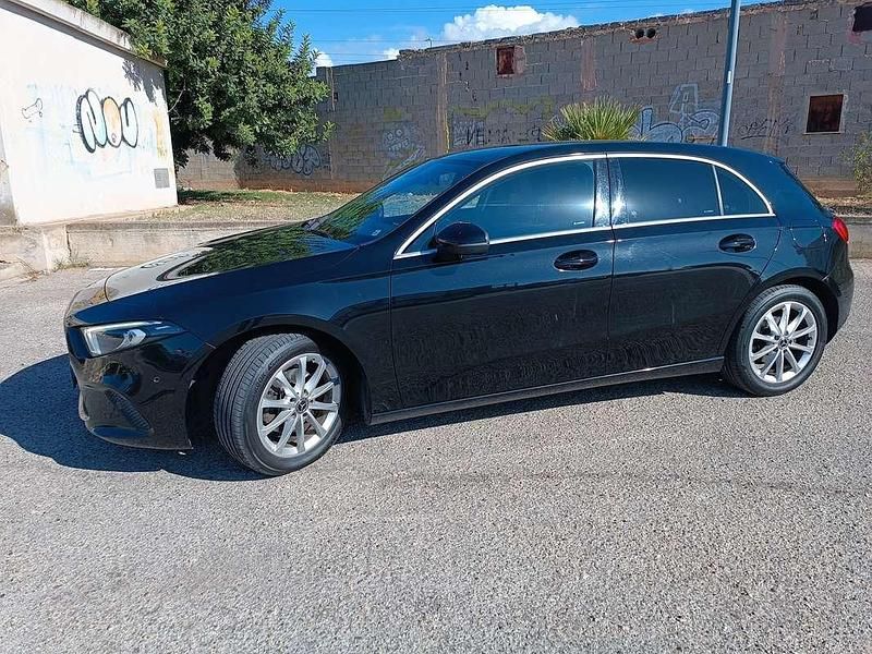 Gebraucht Mercedes A180 116 PS (85 kW) 2019 Limousine