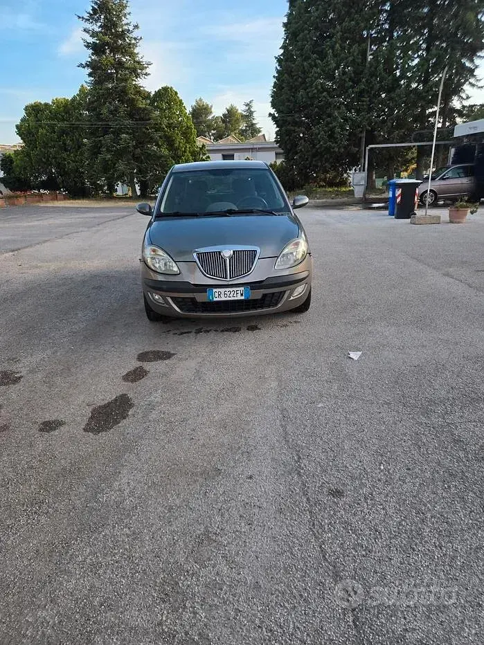 Usata Lancia Ypsilon 60 CV (44 kW) 2005 Grigio Utilitaria