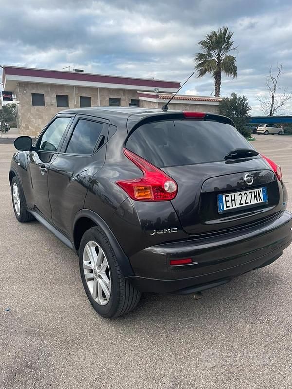 Usata Nissan Juke 110 CV (80 kW) 2011 Marrone SUV