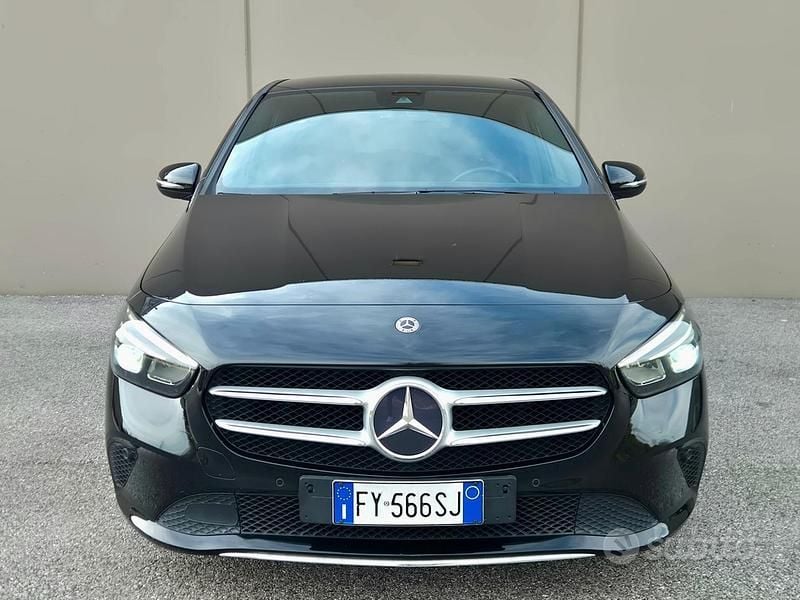 Usata Mercedes B200 150 CV (110 kW) 2019 Nero Monovolume