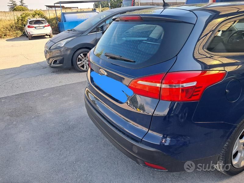 Usata Ford Focus 95 CV (69 kW) 2015 Blu Station wagon